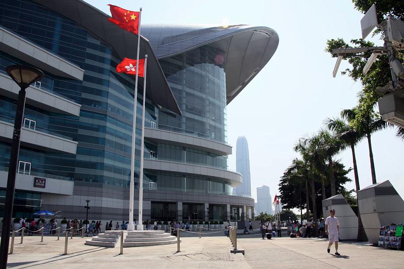 Convention_and_Exhibition Centre_View_4.jpg - "convention and exhibition centre": people look tiny in front of the centre..